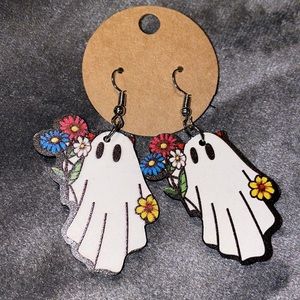 Halloween Ready or Make Statement Pierced Ghost w/Flowers Earrings